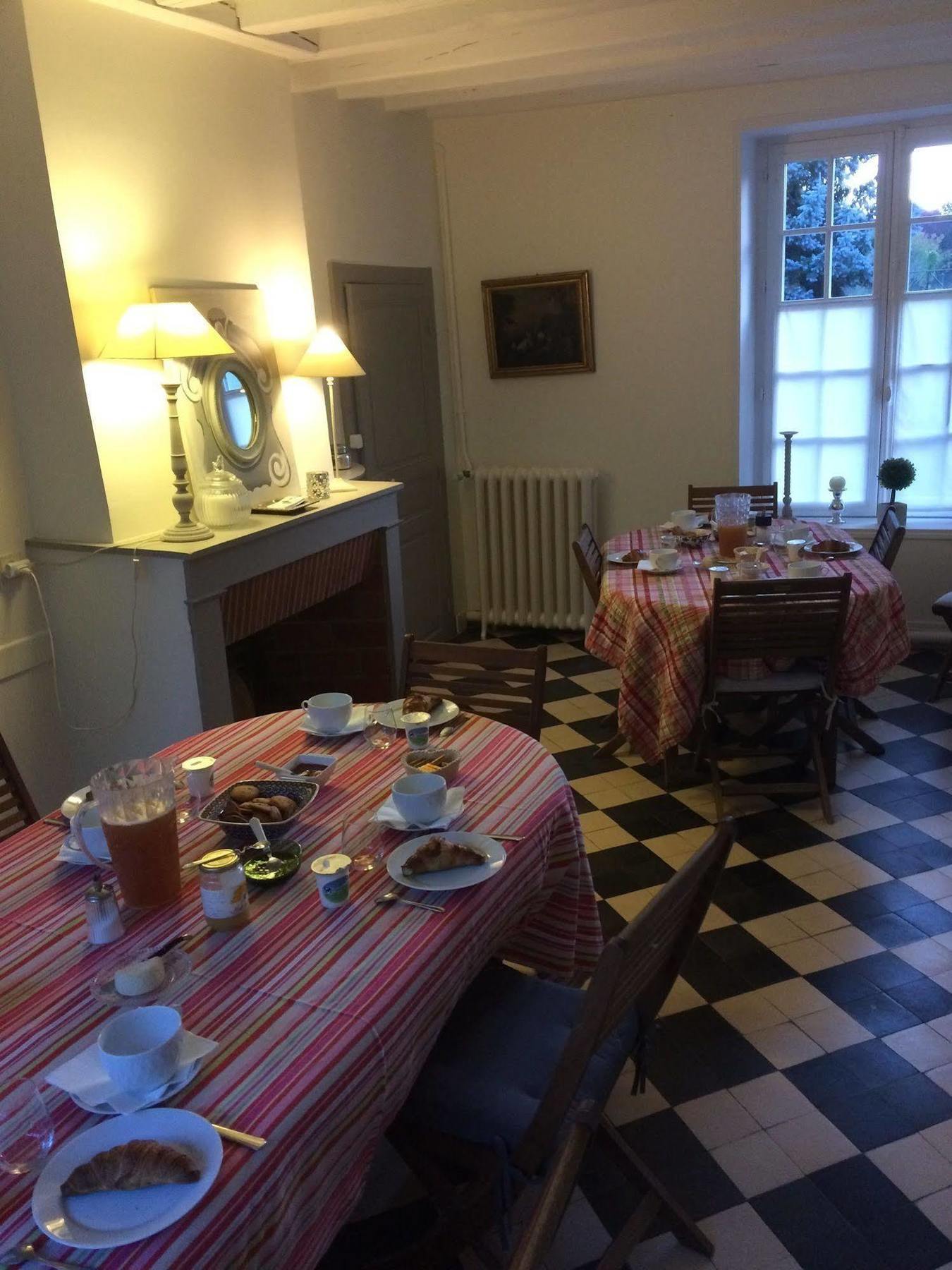 Le Beguinage Bed & Breakfast กูร์-เชอแวร์นี ภายนอก รูปภาพ